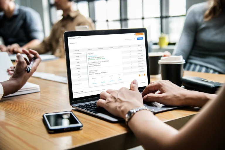 Read more about the article Sewa Laptop untuk Rekrutmen Massal di Tengah Tren Hiring 2026