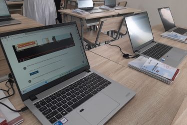 Digitalisasi sekolah 2026 dan Tantangan Pengadaan Laptop