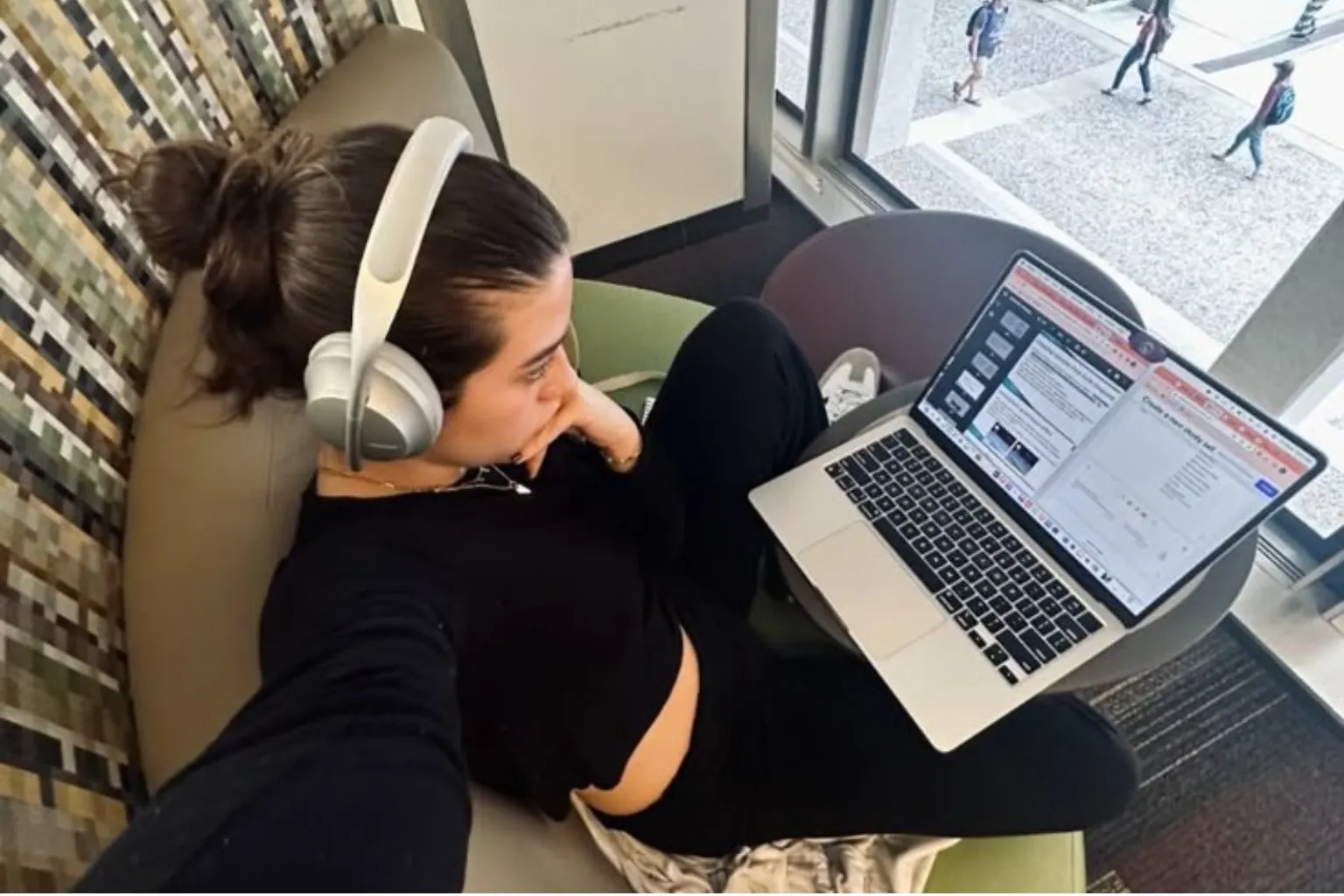 Laptop Editing Video Mahasiswa, Sewa Atau beli?