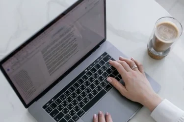 Perangkat Kerja Digital Nomad untuk Freelancer dan Remote Worker
