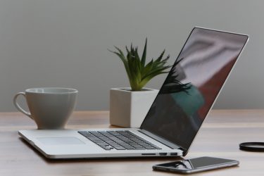 Sewa Laptop Kerja Hybrid Harian dan Bulanan