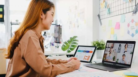 Sewa Laptop Seminar Online Murah untuk Event Hybrid
