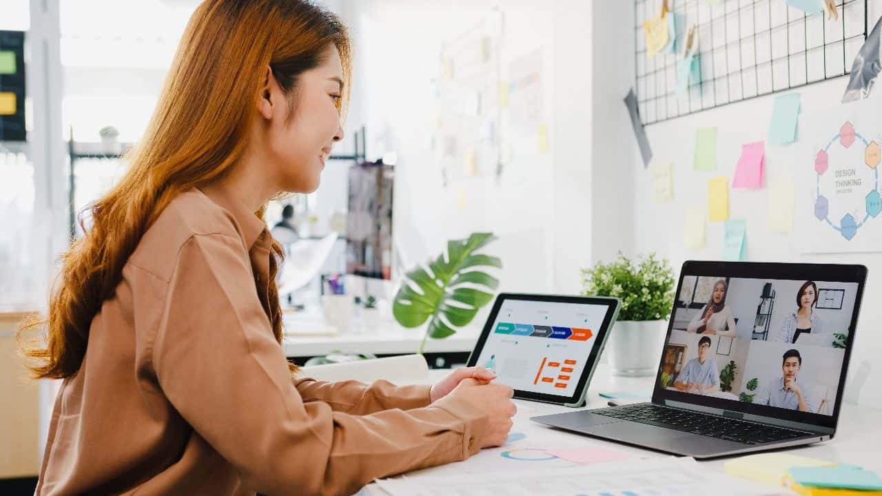Sewa Laptop Seminar Online Murah untuk Event Hybrid