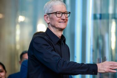 Catatan Rekor Penjualan Apple Saat Tim Cook Mundur