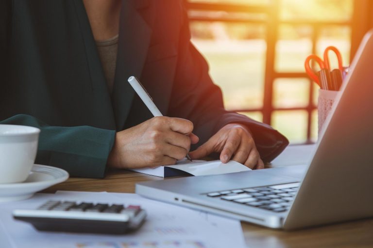 Read more about the article Hemat Waktu dengan Sewa Laptop Taman Siap Pakai