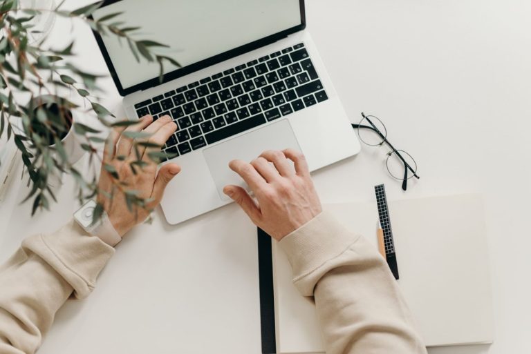 Read more about the article Sewa Laptop Balongbendo Harga Bersahabat Harian Bulanan