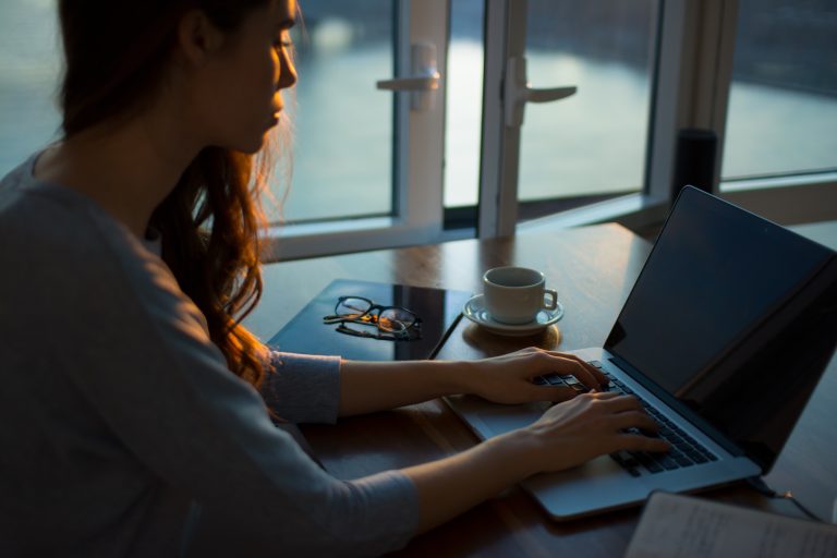 Read more about the article Sewa Laptop Porong Hemat untuk Anggaran Terbatas