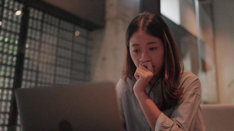 Read more about the article Sewa Laptop Gresik Terdekat, Murah dan Cepat
