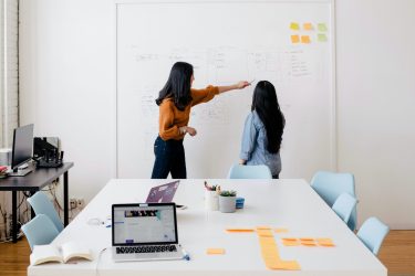 Dukung Operasional Kantor dengan Sewa Laptop Gresik untuk Kantor