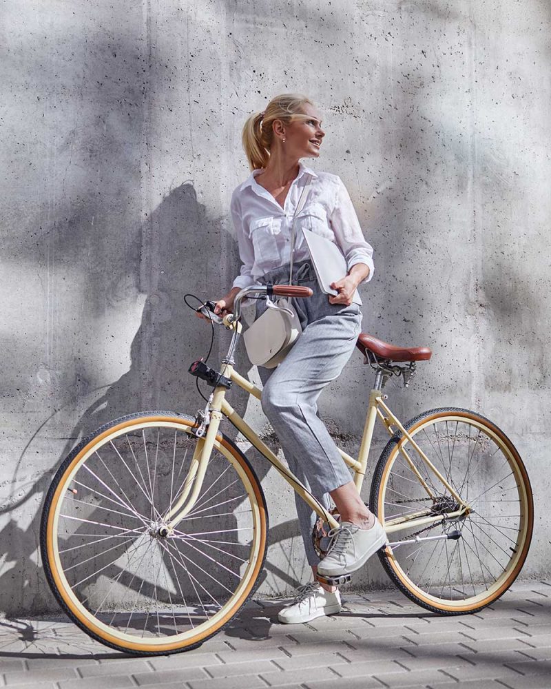stylish-good-looking-lady-with-retro-bicycle-enjoy-A233R5D.jpg